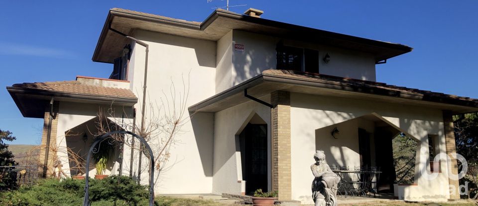 Casale 6 locali di 350 m² in Monte Cerignone (61010)