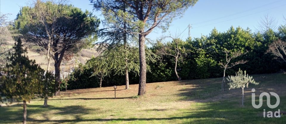 Casale 6 locali di 350 m² in Monte Cerignone (61010)