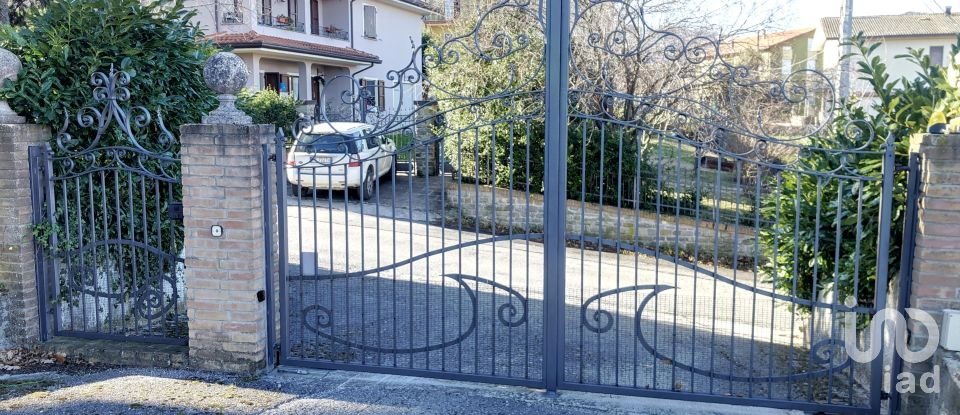 Casale 6 locali di 350 m² in Monte Cerignone (61010)