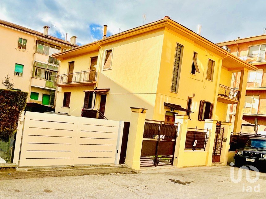 Varie superfici 8 locali di 150 m² a Sulmona (67039)