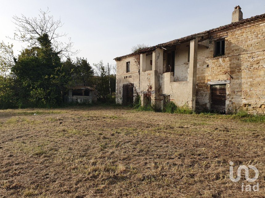 House 18 rooms of 600 m² in Camerano (60021)