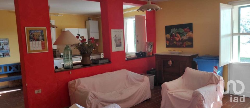 Town house 16 rooms of 382 m² in Teramo (64100)