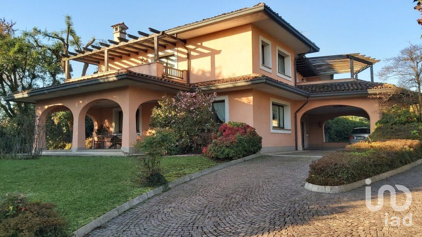 Villa 5 locali di 700 m² in Lomazzo (22074)