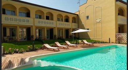 Villa 50 locali di 1.900 m² in Roseto degli Abruzzi (64026)
