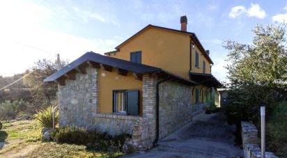 Rifugio 9 locali di 215 m² in Castellalto (64020)