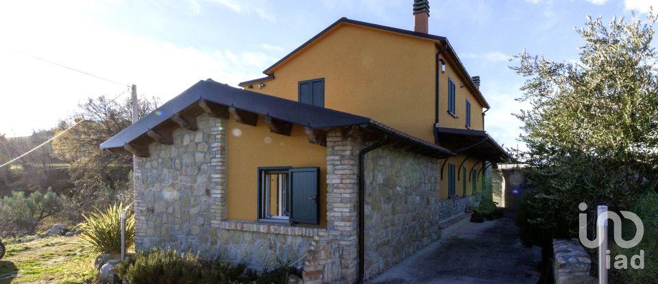 Lodge 9 rooms of 215 m² in Castellalto (64020)