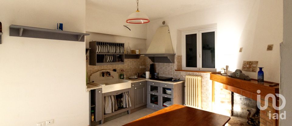 Lodge 9 rooms of 215 m² in Castellalto (64020)