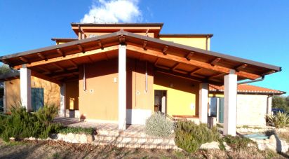 Rifugio 9 locali di 215 m² in Castellalto (64020)