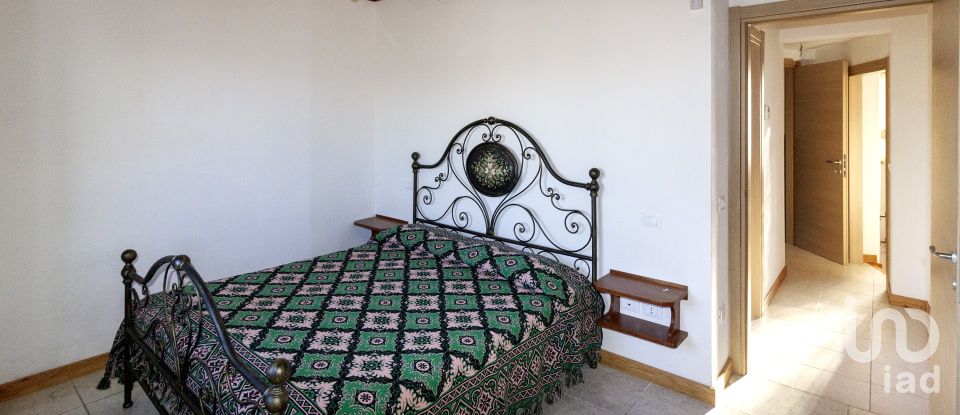 Lodge 9 rooms of 215 m² in Castellalto (64020)