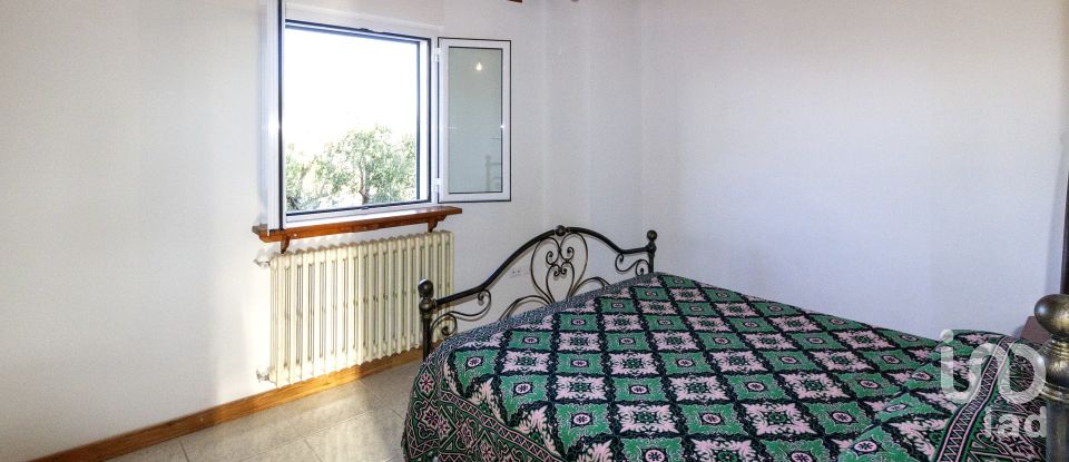 Lodge 9 rooms of 215 m² in Castellalto (64020)