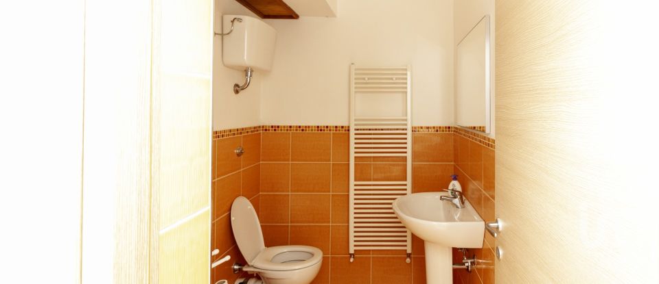 Lodge 9 rooms of 215 m² in Castellalto (64020)