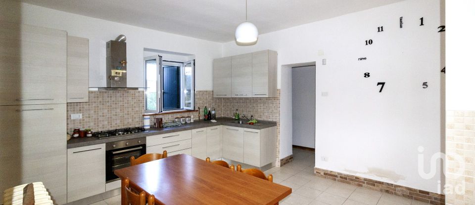 Lodge 9 rooms of 215 m² in Castellalto (64020)