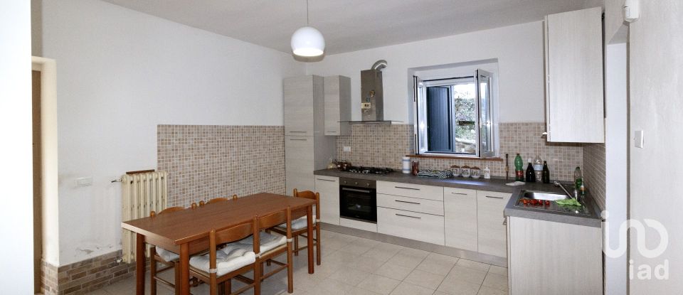 Lodge 9 rooms of 215 m² in Castellalto (64020)