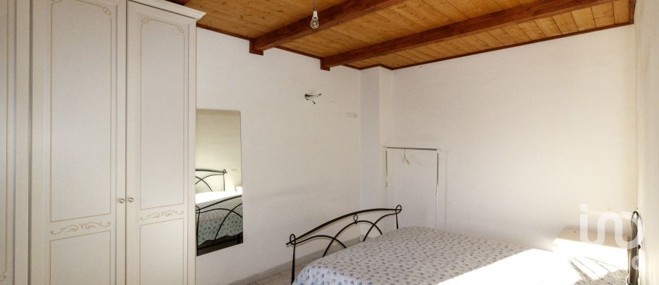 Lodge 9 rooms of 215 m² in Castellalto (64020)