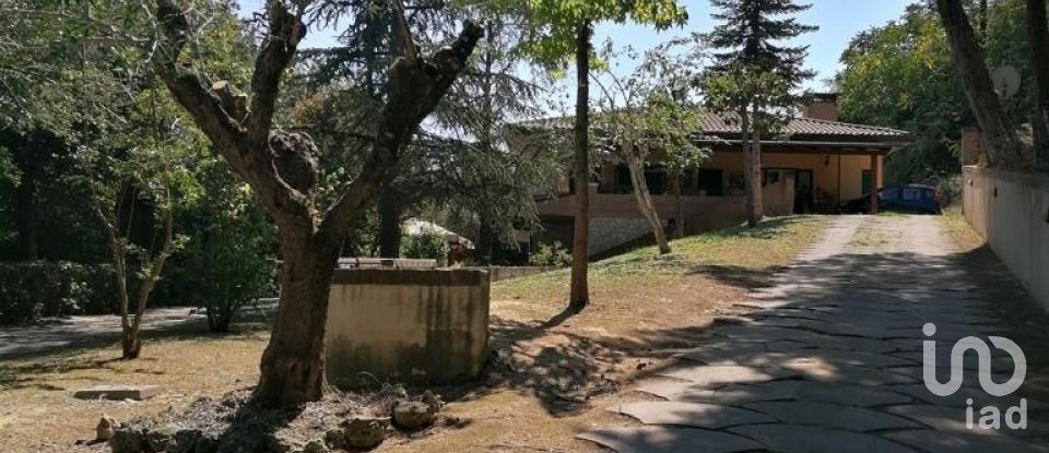 House 14 rooms of 207 m² in Canzano (64020)