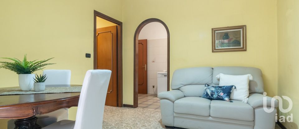 Three-room apartment of 81 m² in Roma (00154)