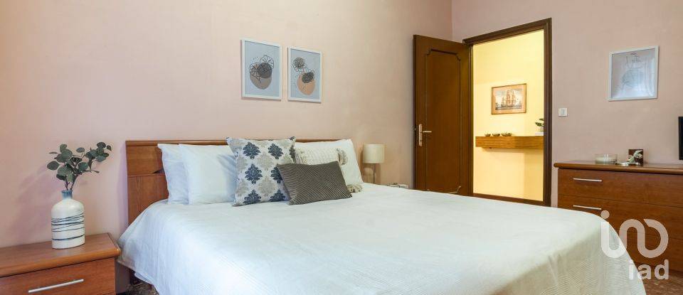 Three-room apartment of 81 m² in Roma (00154)