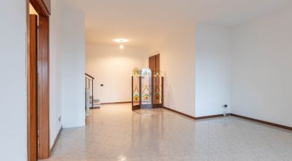 Villa a schiera 8 locali di 200 m² in Loreto (60025)