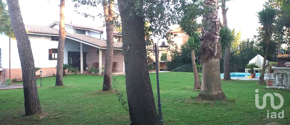 Casale 7 locali di 390 m² in Mosciano Sant'Angelo (64023)