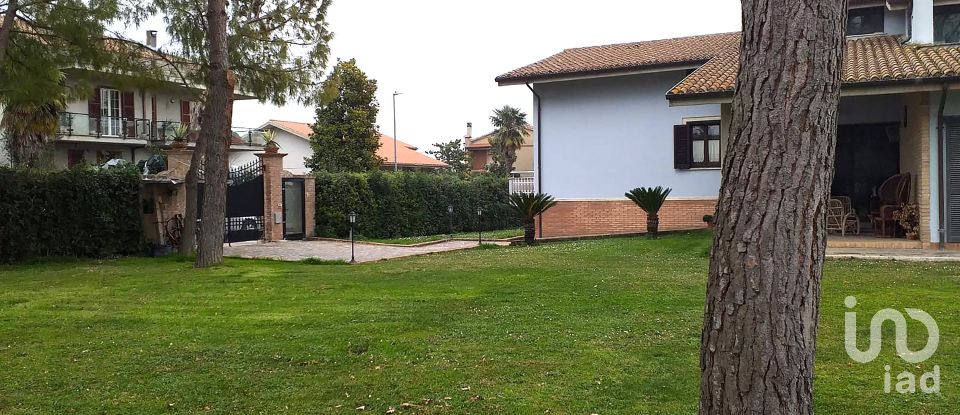 Farm 7 rooms of 390 m² in Mosciano Sant'Angelo (64023)