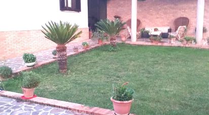Farm 7 rooms of 390 m² in Mosciano Sant'Angelo (64023)