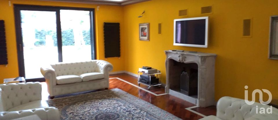 Casale 7 locali di 390 m² in Mosciano Sant'Angelo (64023)