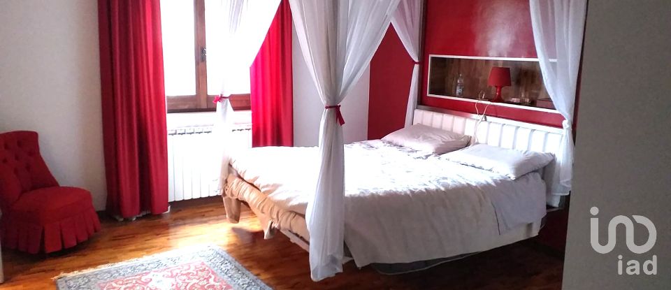 Casale 7 locali di 390 m² in Mosciano Sant'Angelo (64023)