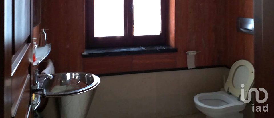 Casale 7 locali di 390 m² in Mosciano Sant'Angelo (64023)