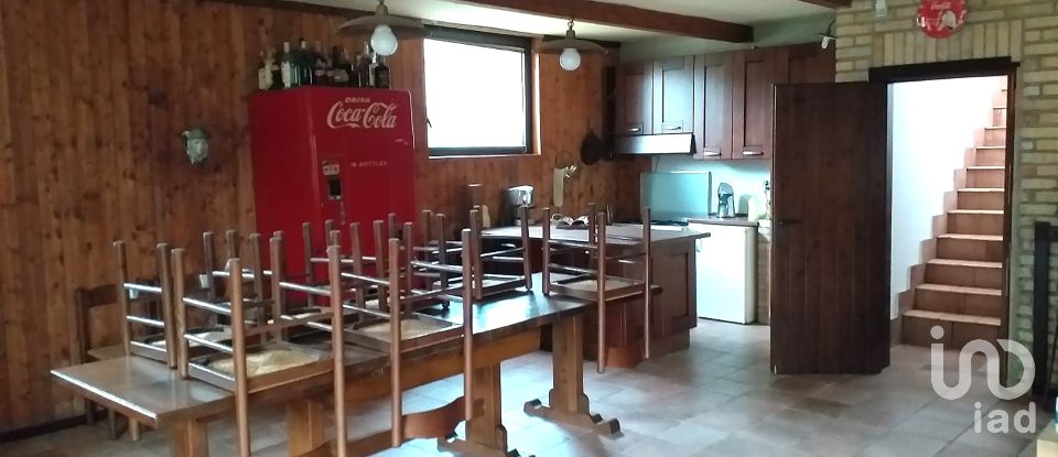 Casale 7 locali di 390 m² in Mosciano Sant'Angelo (64023)