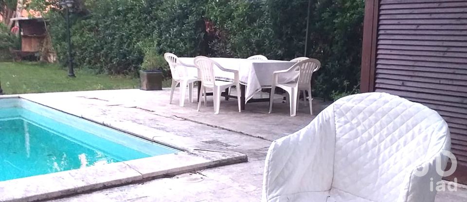 Casale 7 locali di 390 m² in Mosciano Sant'Angelo (64023)