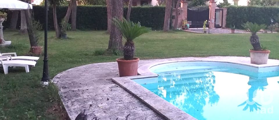 Casale 7 locali di 390 m² in Mosciano Sant'Angelo (64023)