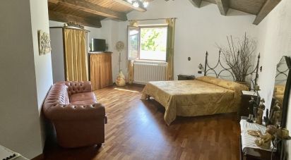 Farm 14 rooms of 276 m² in Pettorano sul Gizio (67034)