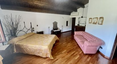 Casale 14 locali di 276 m² in Pettorano sul Gizio (67034)