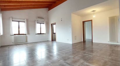 Attico / Mansarda / Loft 0 locali di 100 m² a Cadelbosco di Sopra (42023)