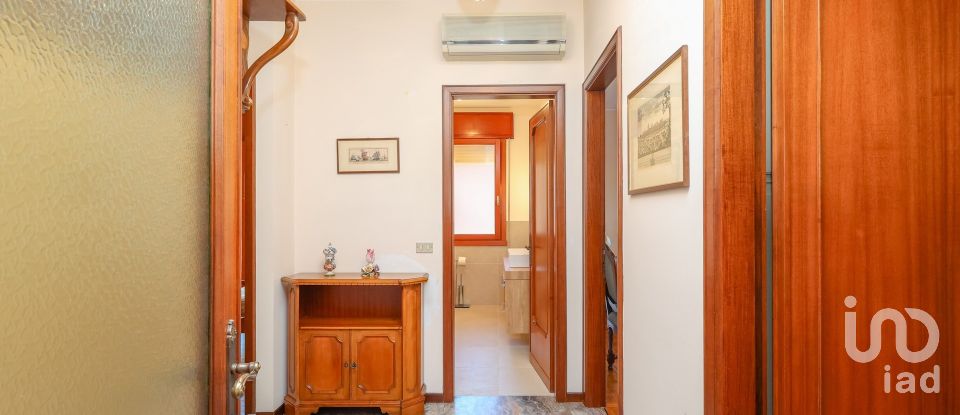 Apartment 5 rooms of 173 m² in Padova (35136)