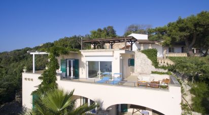 Villa Bifamiliare 8 locali di 160 m² in Gagliano del Capo (73020)
