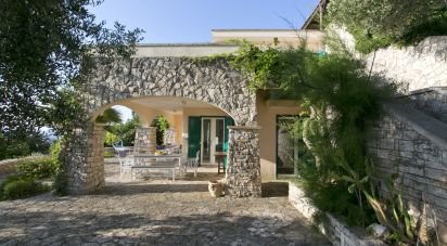 Villa Bifamiliare 8 locali di 160 m² in Gagliano del Capo (73020)