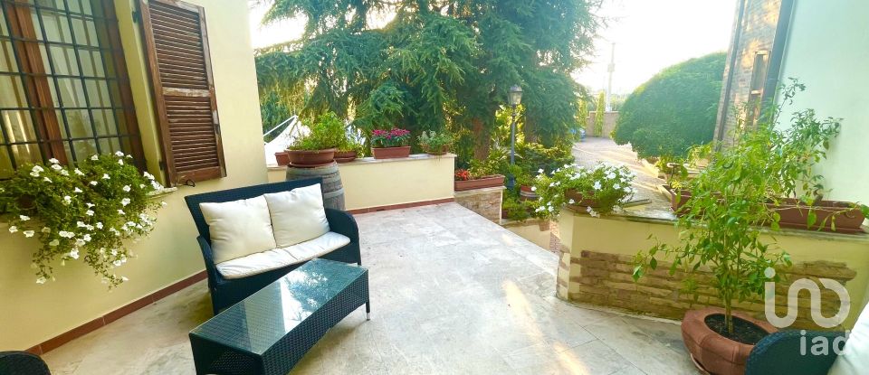 Castello 20 locali di 900 m² in Ripa Teatina (66010)