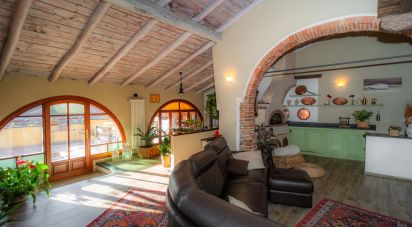 Casa indipendente 8 locali di 250 m² in Calice Ligure (17020)