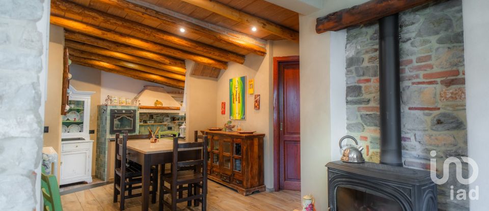 Casa indipendente 8 locali di 250 m² in Calice Ligure (17020)