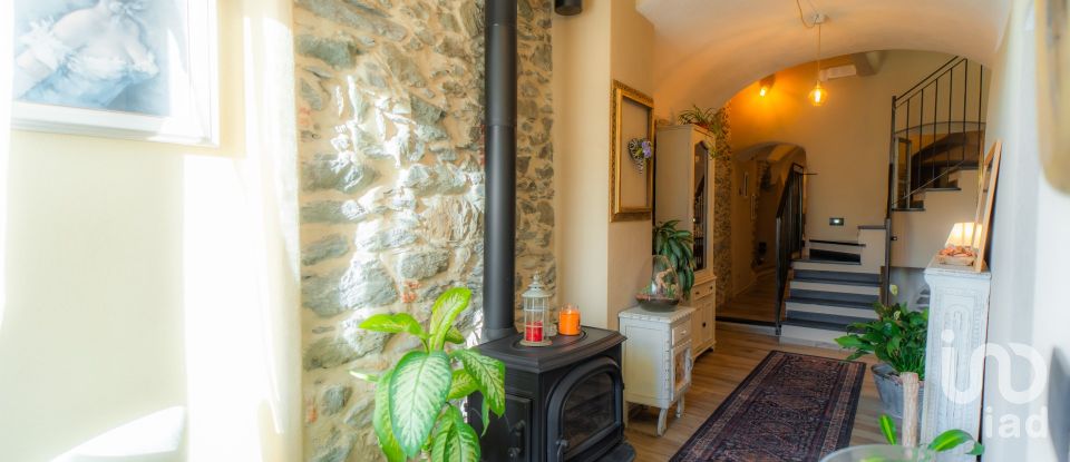 Casa indipendente 8 locali di 250 m² in Calice Ligure (17020)