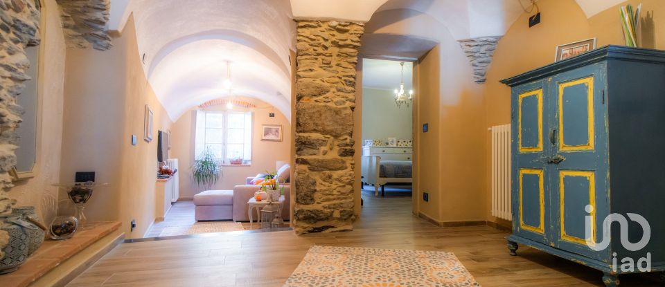 Casa indipendente 8 locali di 250 m² in Calice Ligure (17020)