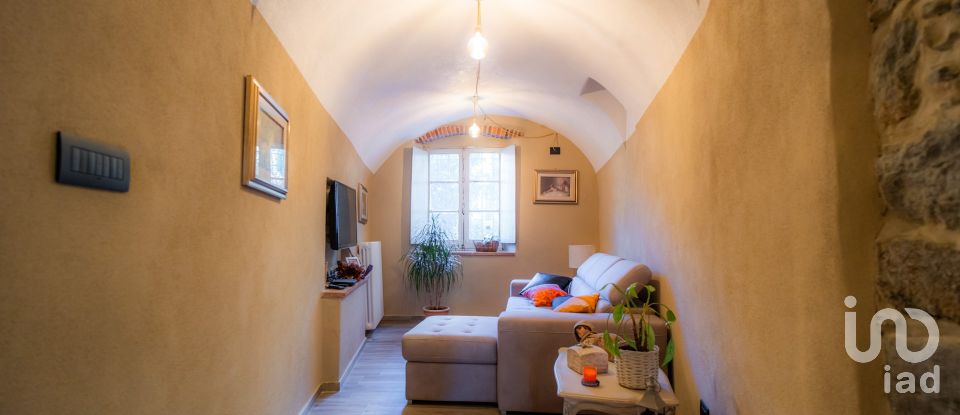 Casa indipendente 8 locali di 250 m² in Calice Ligure (17020)