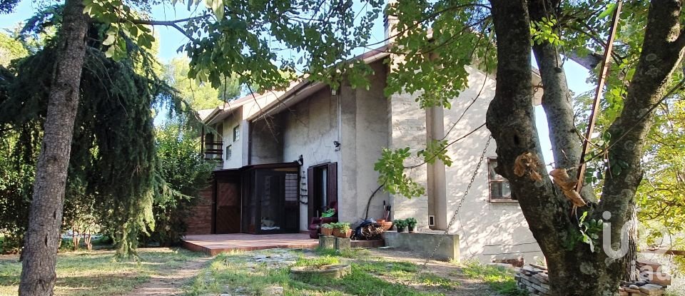 Villa Bifamiliare 7 locali di 334 m² in Fano (61032)