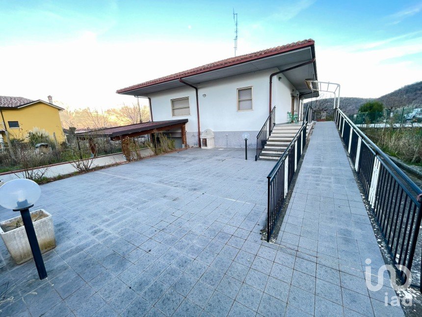 Villa 9 locali di 155 m² in Prezza (67030)