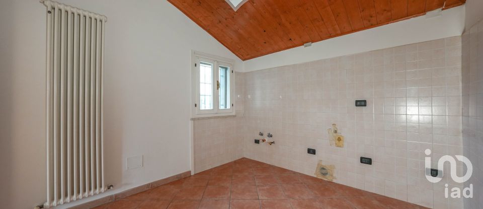 Town house 4 rooms of 141 m² in Ferrara (44124)