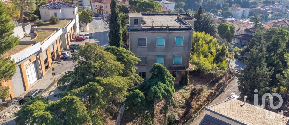 Casa indipendente 12 locali di 480 m² in Osimo (60027)