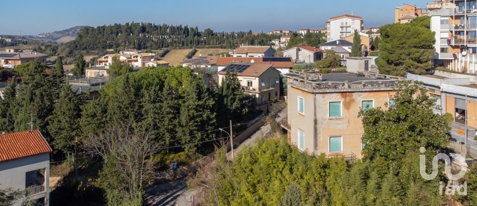 Casa indipendente 12 locali di 480 m² in Osimo (60027)