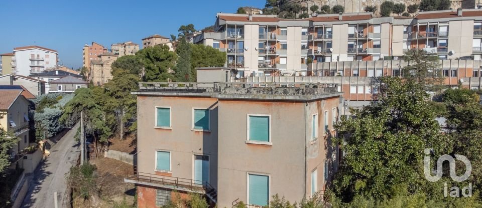 Casa indipendente 12 locali di 480 m² in Osimo (60027)