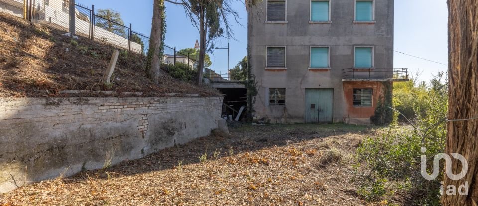 Casa indipendente 12 locali di 480 m² in Osimo (60027)